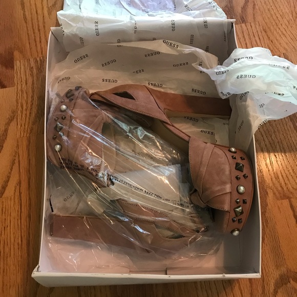 NIB Guess Kenzie 2 Studded Peep Toe Heels 8.5M - Picture 13 of 16
